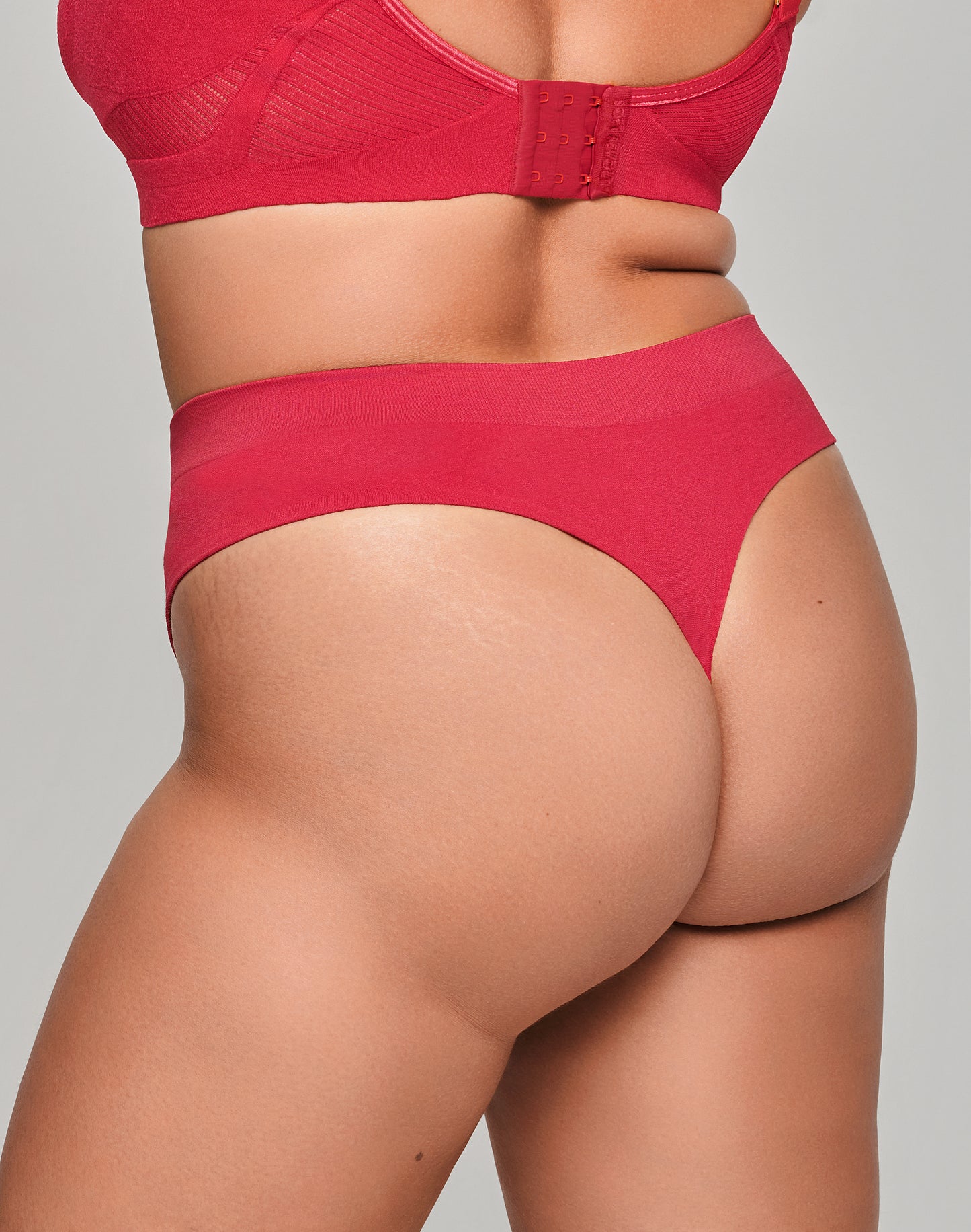 String Vivid Red