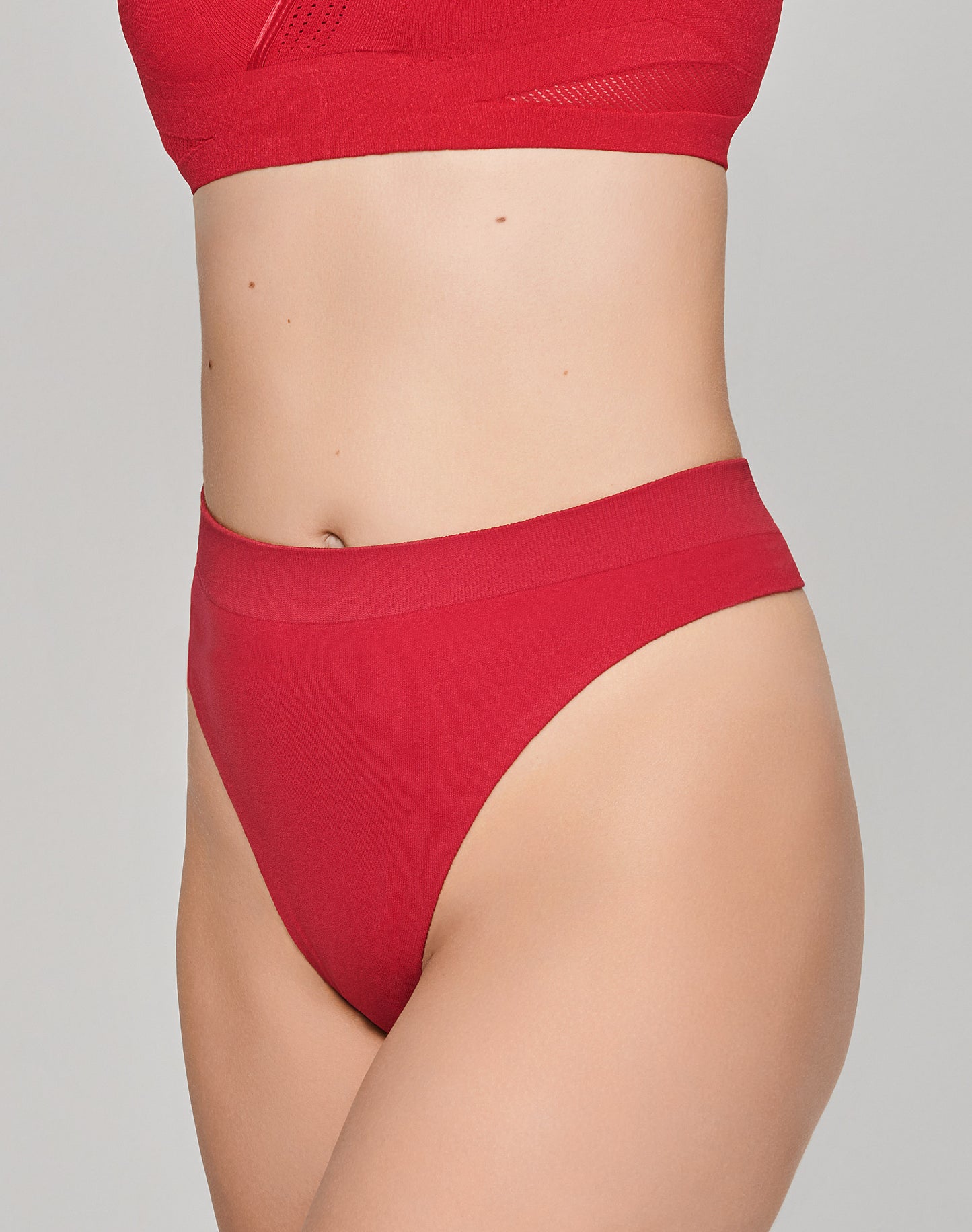 String Vivid Red