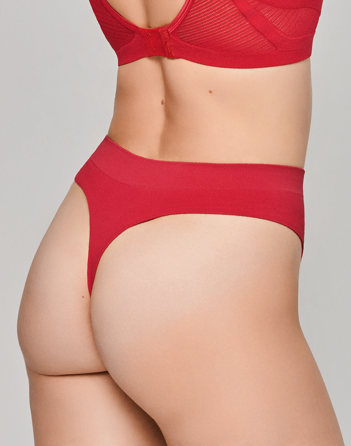 String Vivid Red