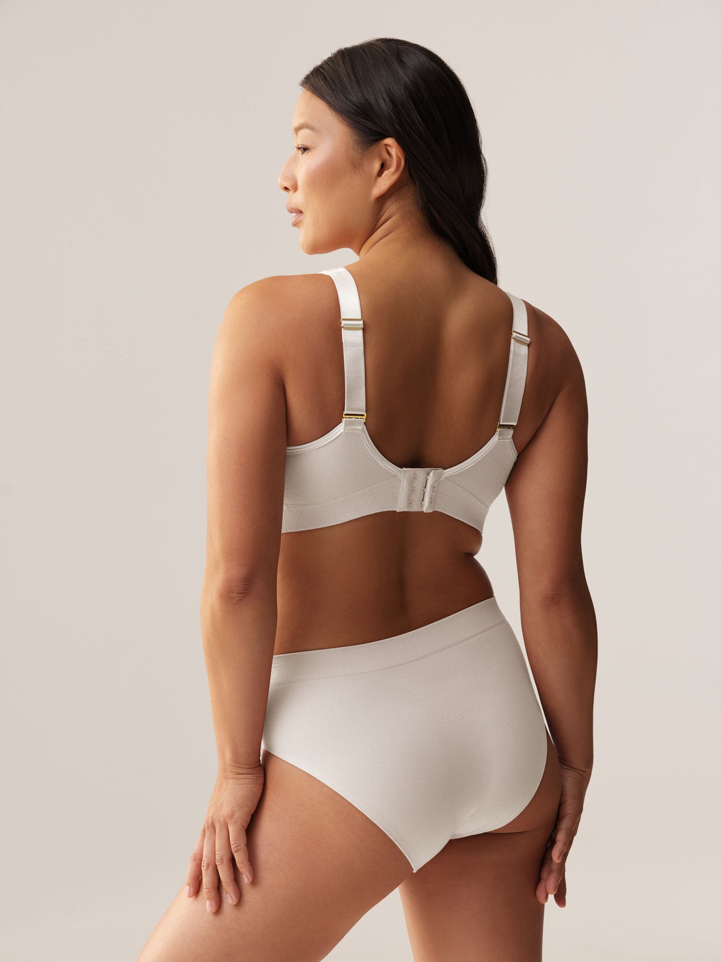 Lara Off White