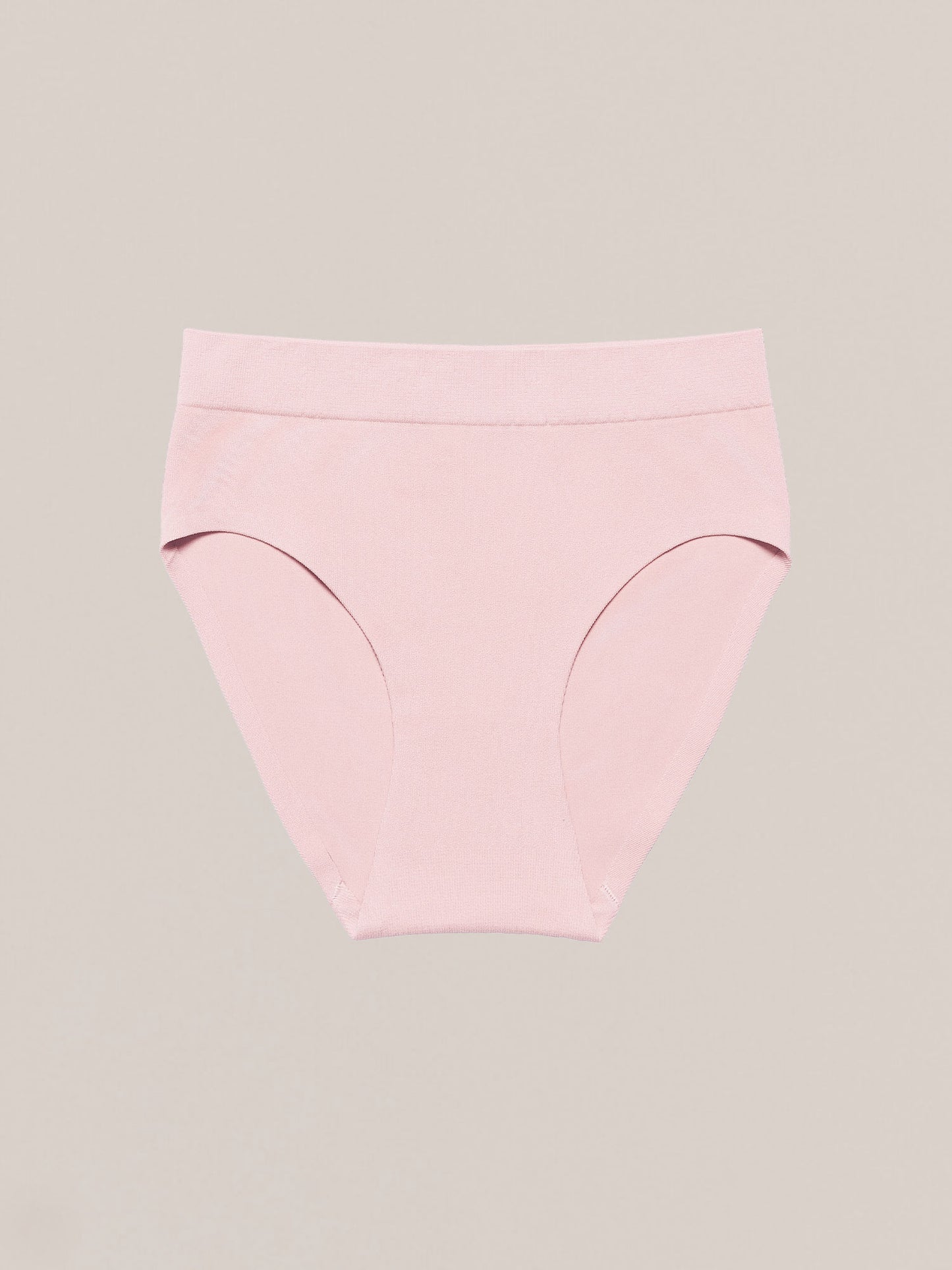 Frontaal packshot van de poederroze Soft Revolt Classic Slip Soft Pink naadloos en 3D-gebreid