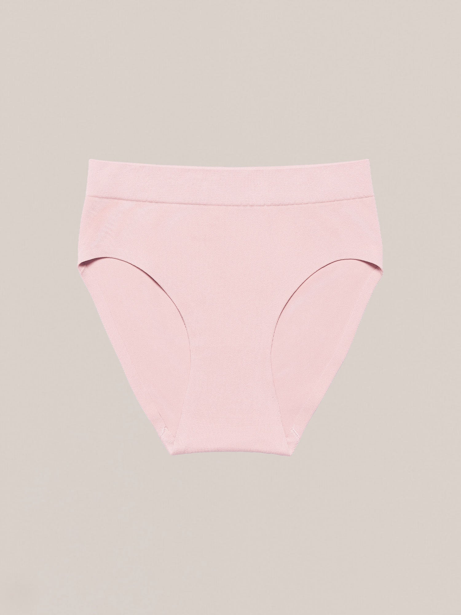 Frontaal packshot van de poederroze Soft Revolt Classic Slip Soft Pink naadloos en 3D-gebreid